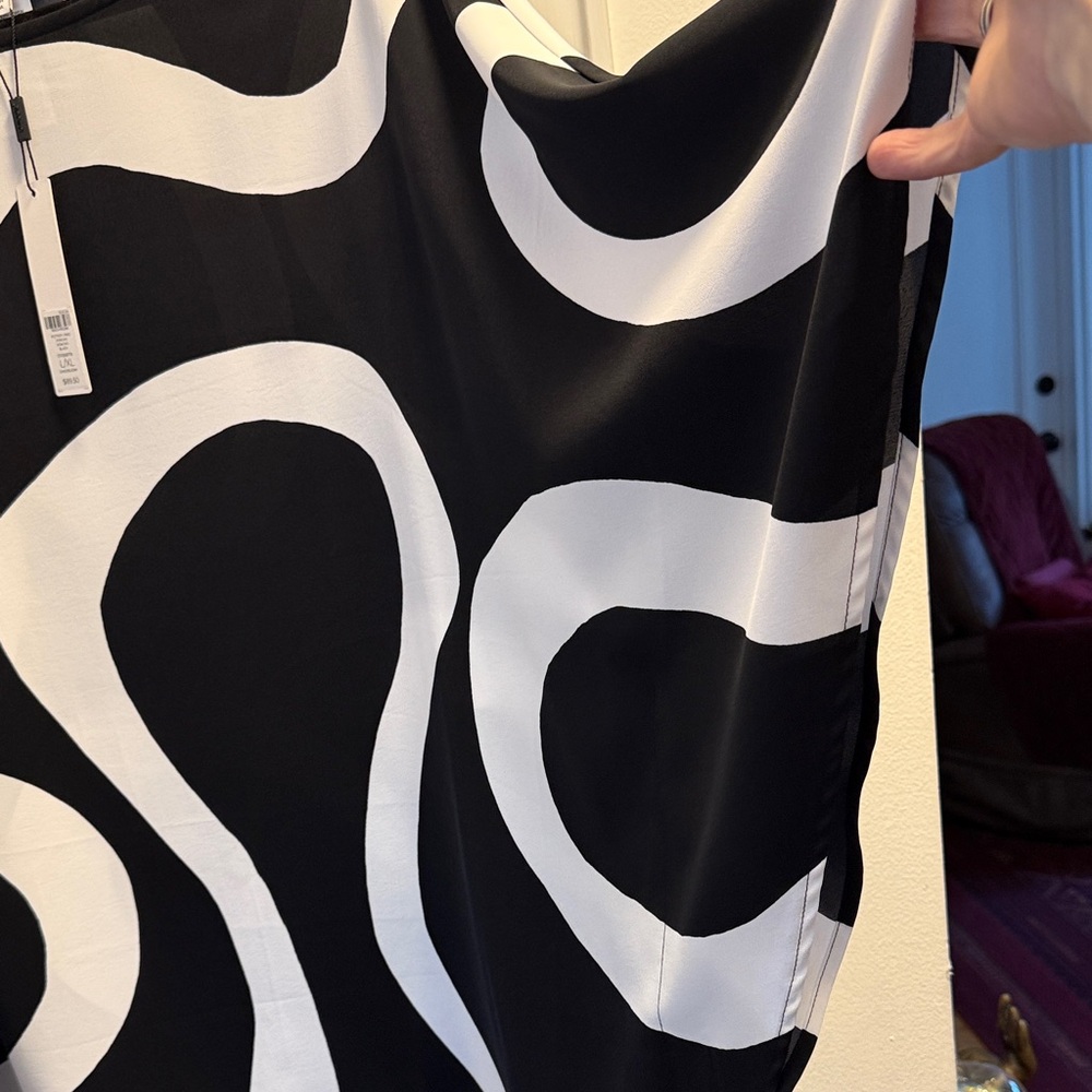 Chico's Black and White Abstract Blouse (XL) - Picture 6 of 7